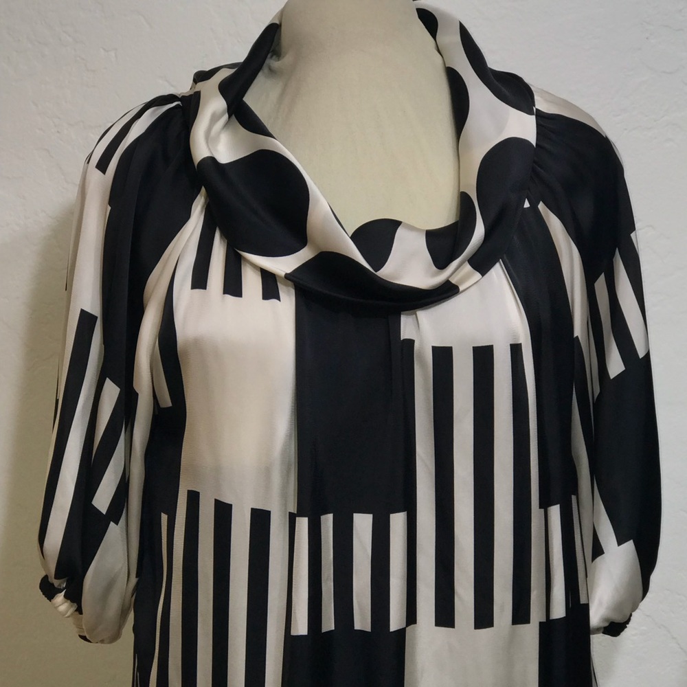 NWT RUE Size: XL Long Top - Picture 2 of 8